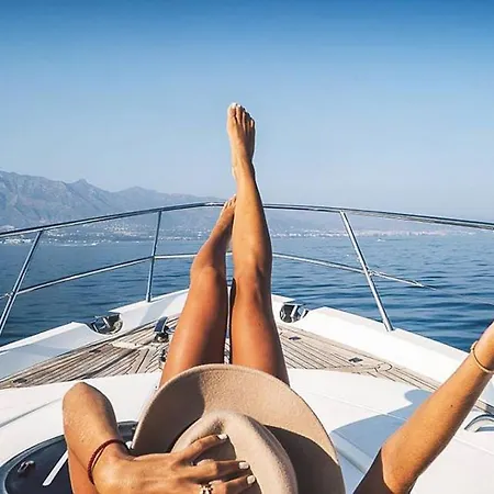 Апартаменти Oleholidays Costabella 2 Junto Al Mar Марбелья