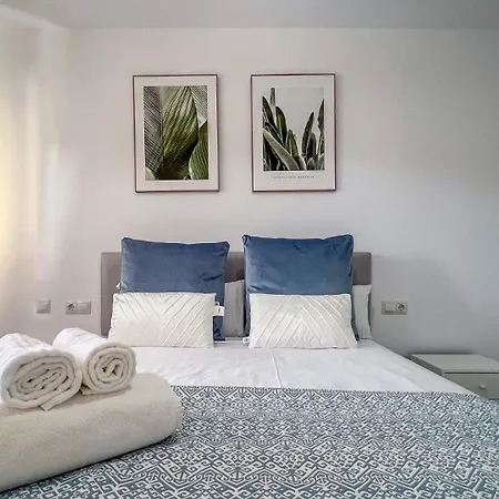 Апартаменти Oleholidays Costabella 2 Junto Al Mar